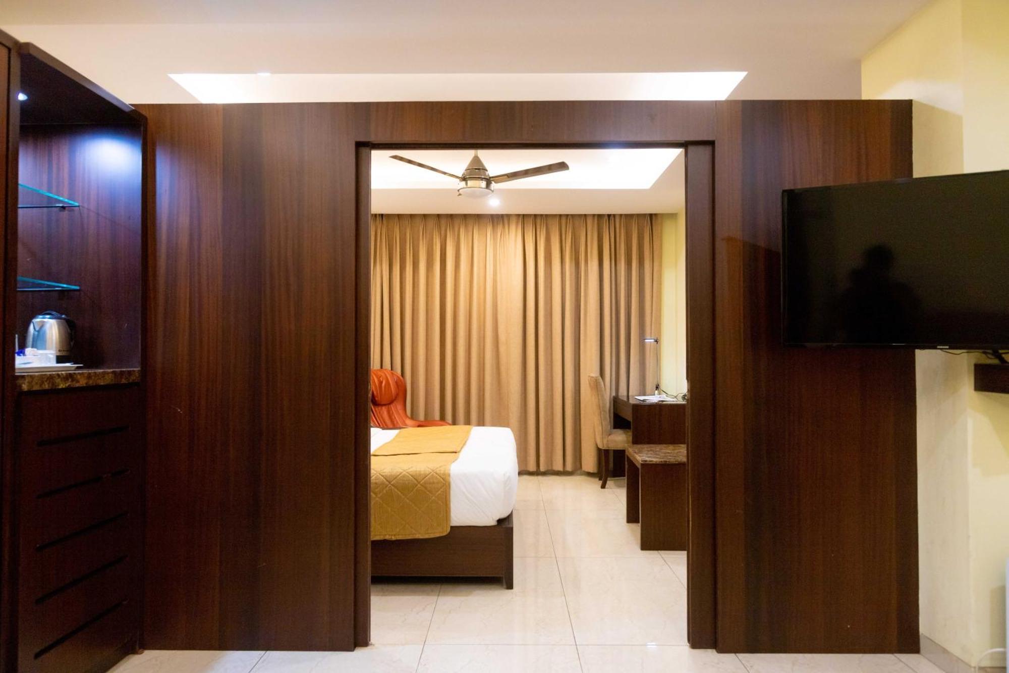 Hotel Godwin - Colaba Bombay Eksteriør billede
